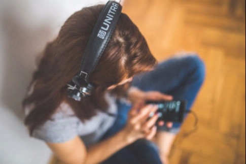 Listen_to_CrystalFM